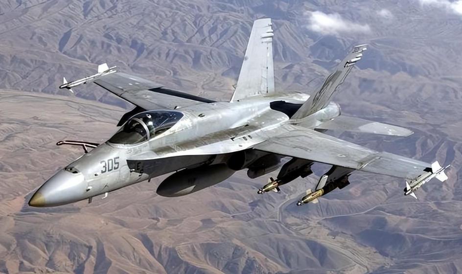 40分钟极限挑衅！美军F18战机大摇大摆侵入委国领空，双方空中较劲谁都没先