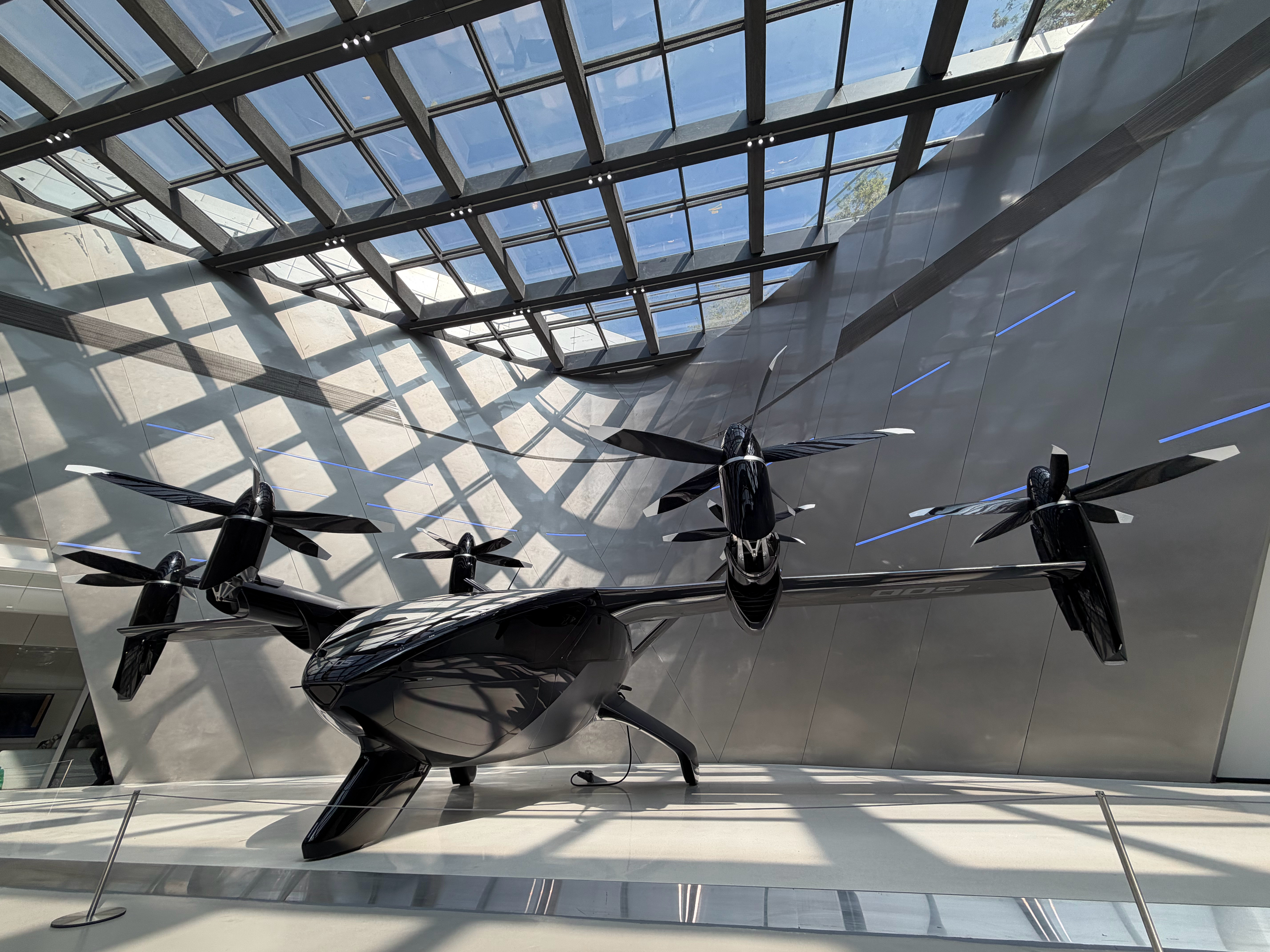 小鹏科技日给大家看一些小鹏汇天A868的细节，真的太帅了！​​​