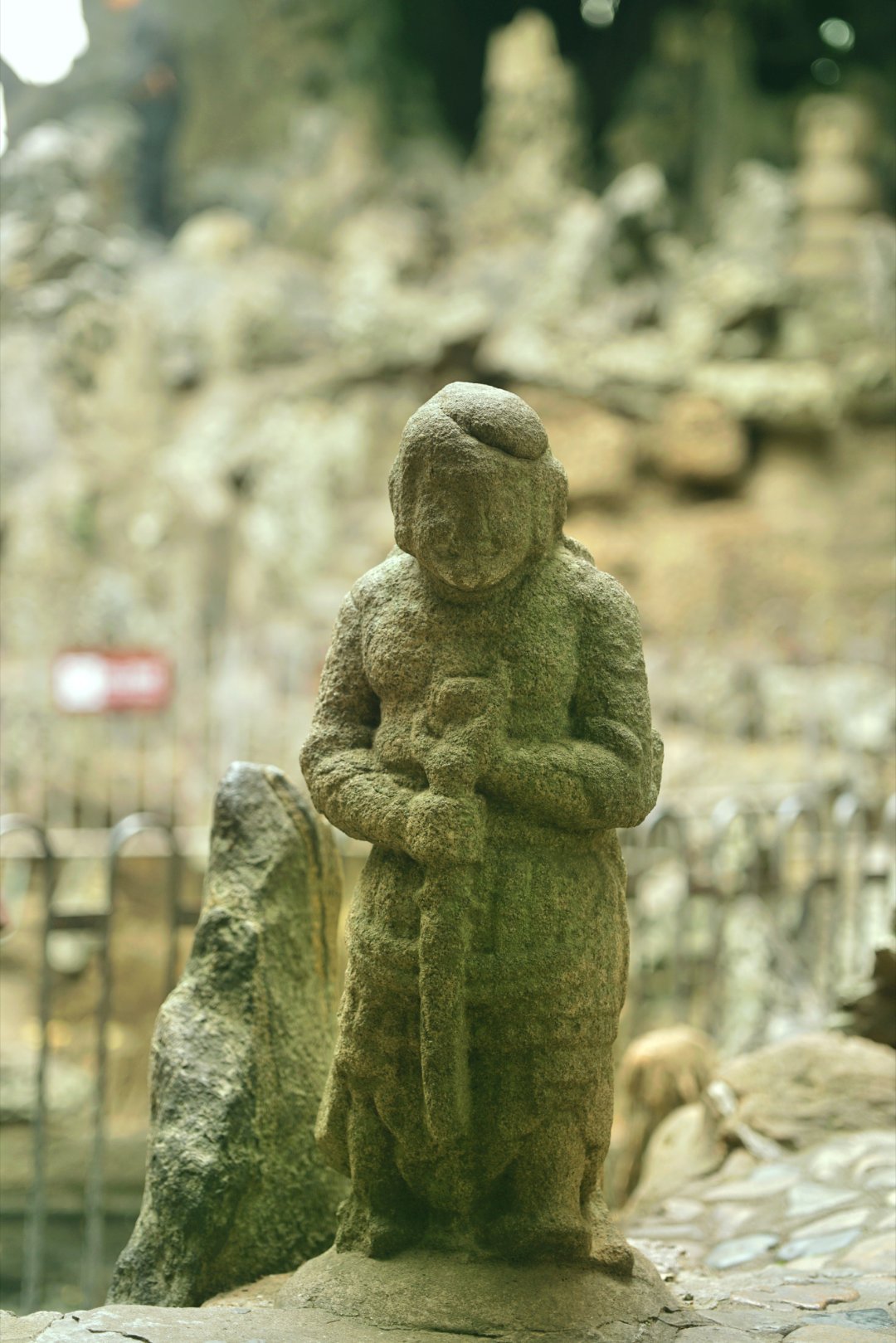 *在路上*泉州开元寺...曾经的伤心之地～差点晕过去，坐在东塔下的石凳子上休息很