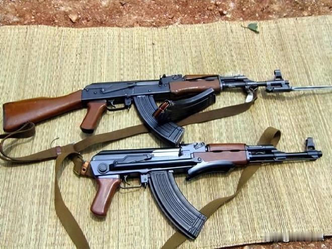 56式冲锋枪为啥和原版AK-47准星不一样？同样是AK家族，苏制AK-47