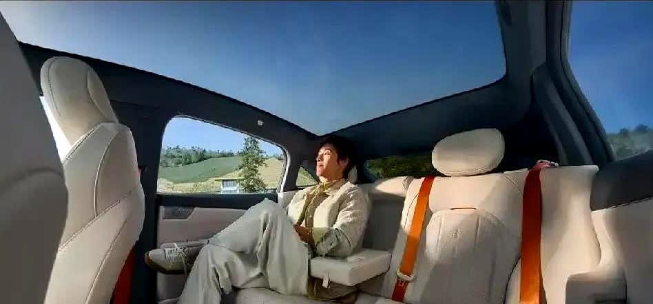 欧盟出手！45.3%的关税一撤，“限价换准入”让美俄彻底震惊！欧