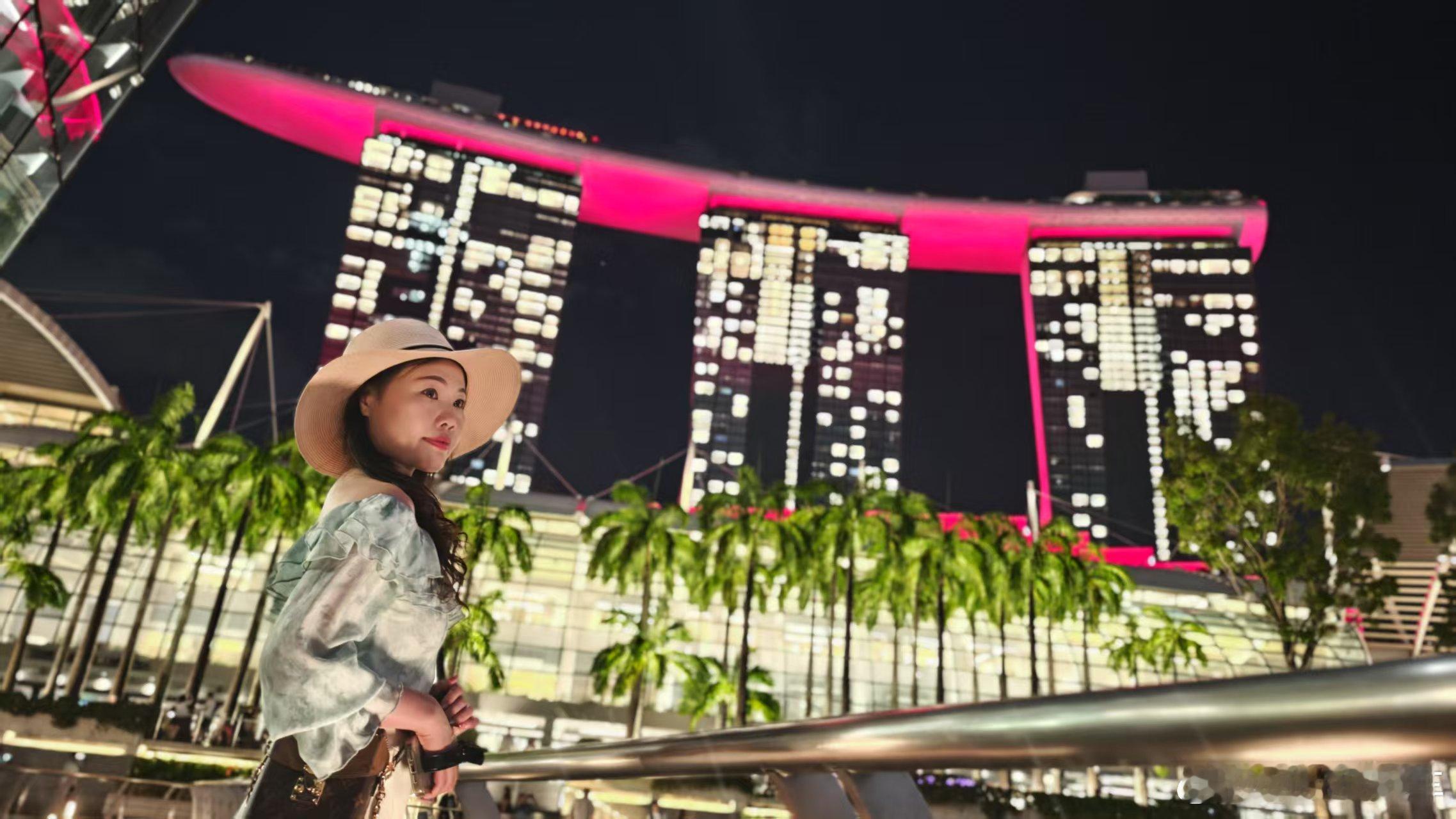 住进新加坡地标金沙酒店，没来的时候觉得好贵，一来到顶楼无边泳池，还是值的值的，太