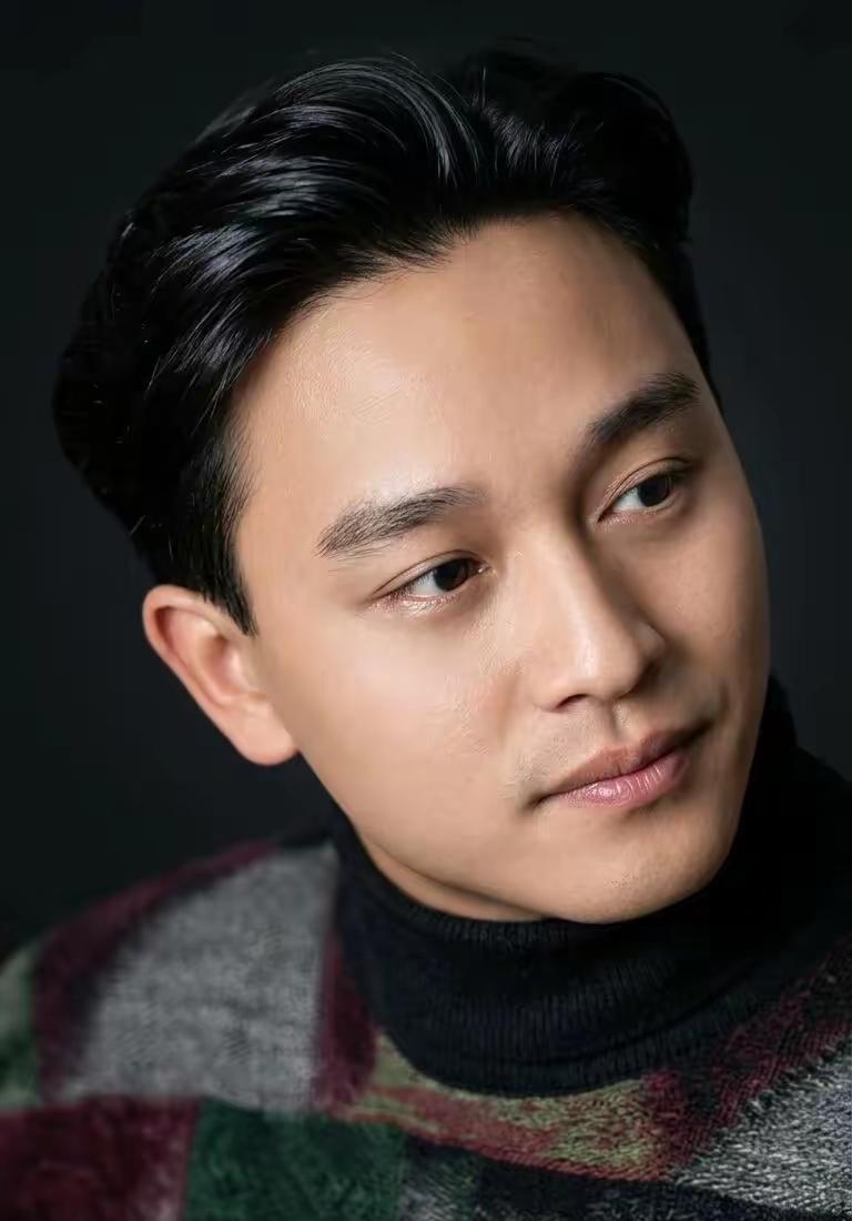 张国荣是唯一能称为绝色的男人？张国荣到底有多美。看看香港媒体选出的四大绝色就知道