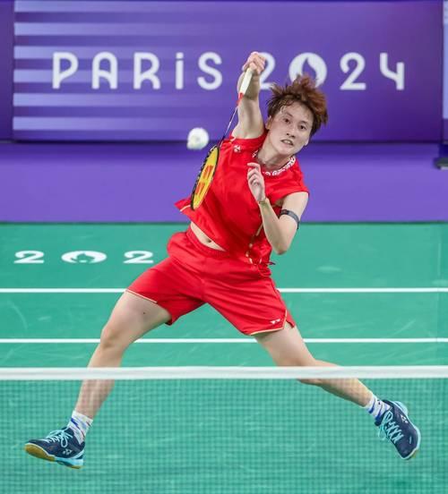 头号种子陈雨菲完胜昔日世界冠军印度富婆晋级女单半决赛2026年印尼羽毛球大师