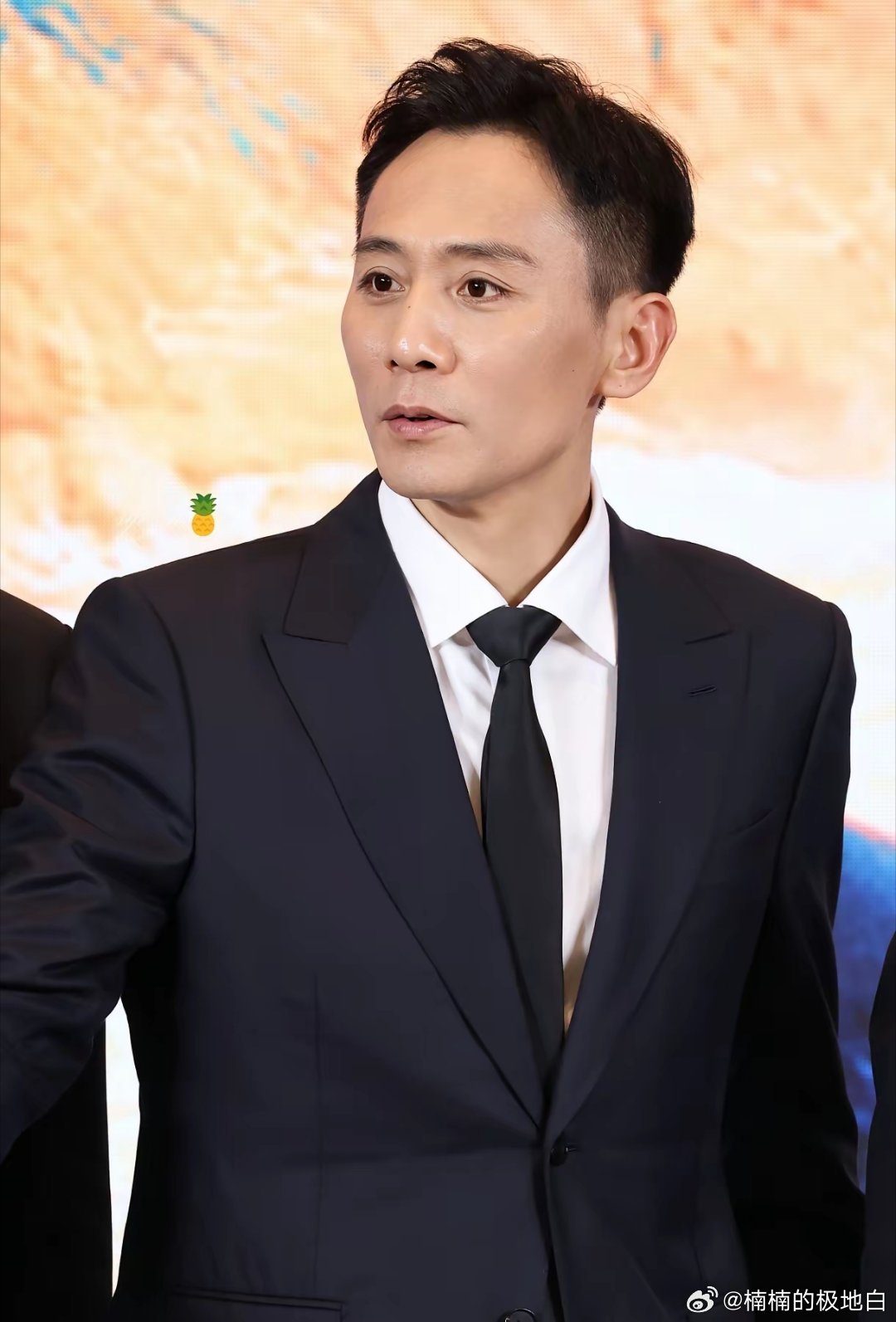 发现没有，刘烨最帅的，不是体态，也不是五官，更不是皮肤，而是他的睫毛。他今年都4