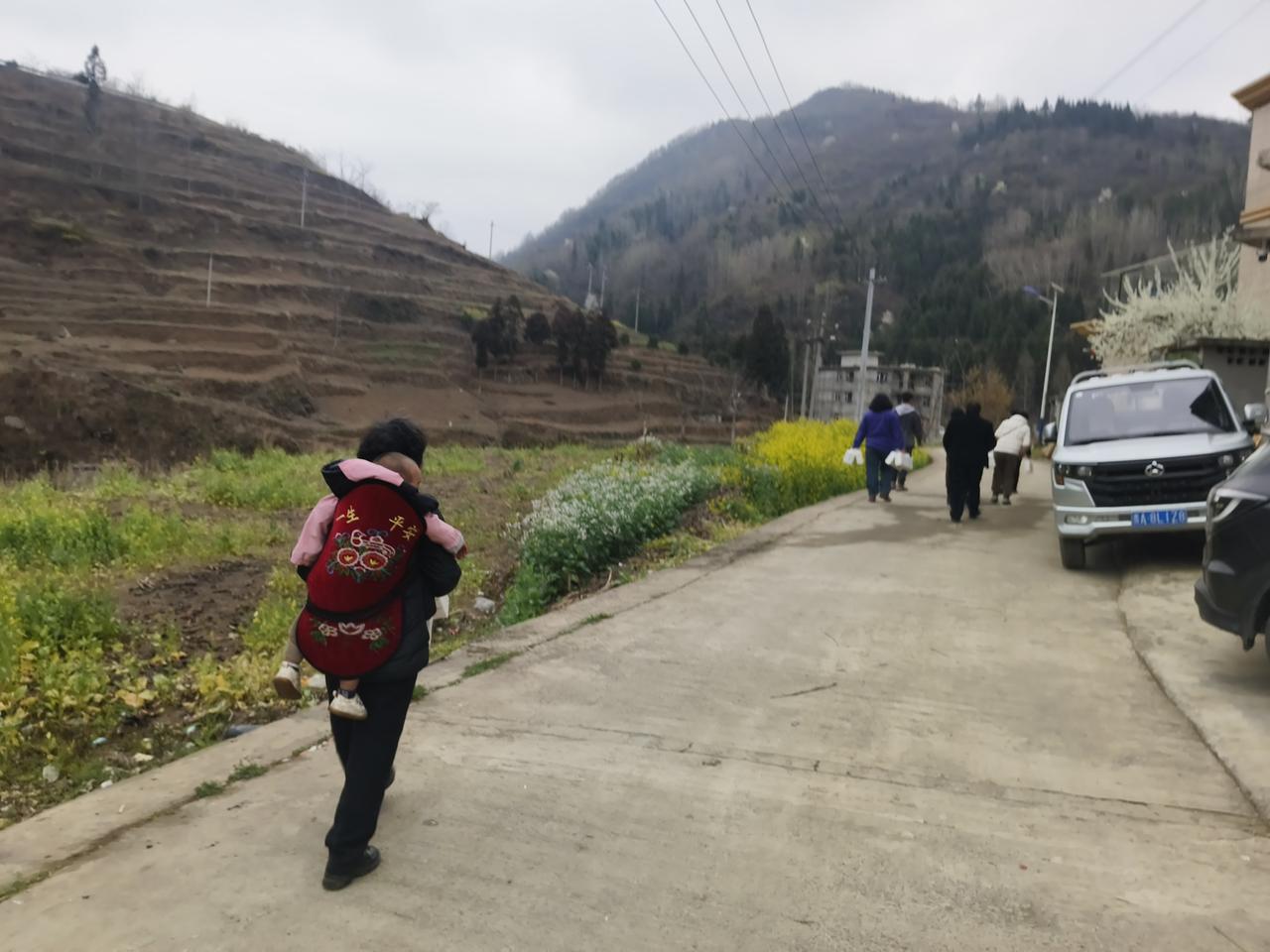 生孩子不是富人的特权需传宗接代的是一个个普普通通人事实上有钱人很少很少的