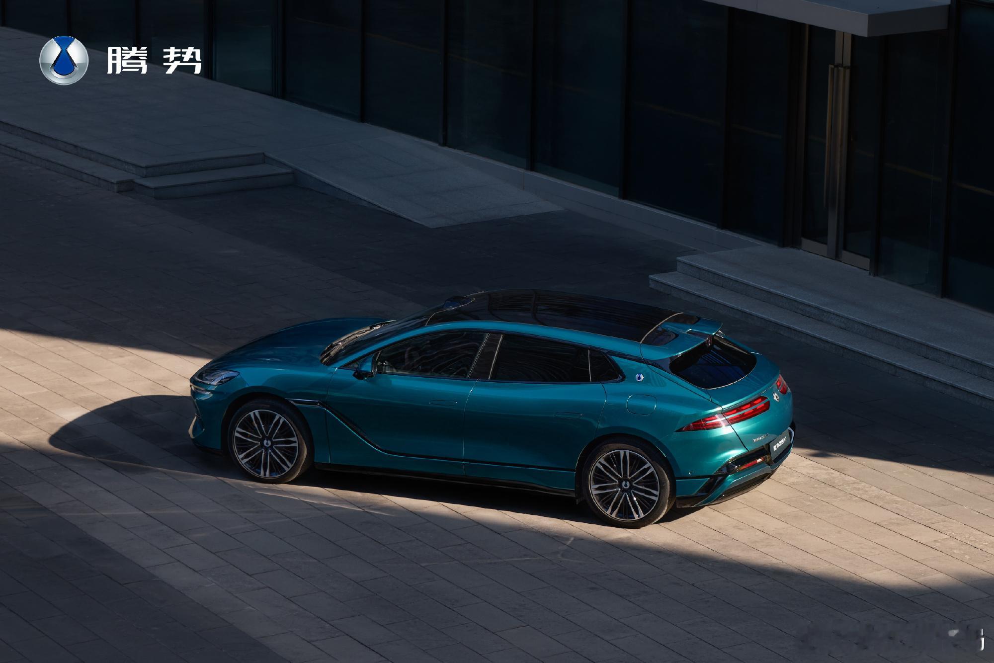 腾势Z9GT峡湾绿新车色曝光刚刚，腾势汽车总经理发博表示，全新腾势Z9GT推