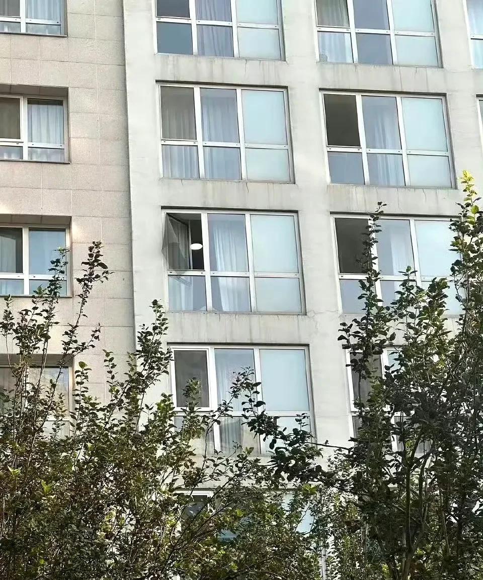 警方已经排除了于朦胧坠楼的刑事嫌疑，这代表着网友的阴谋论彻底破产，但是排除刑事嫌