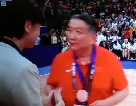 央视亚洲杯直播不能这么偏心。中午直播中国女篮对阵韩国队，亚洲杯三，四名决赛。提前