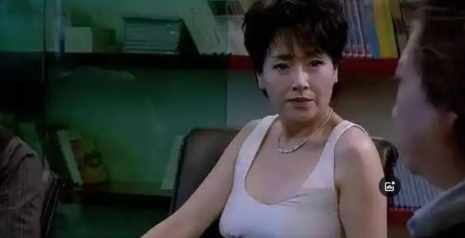 1986年，“东方梦露”恬妞，嫁给了印尼“亿万富豪”。洞房之夜，叶聪豪交实底：“