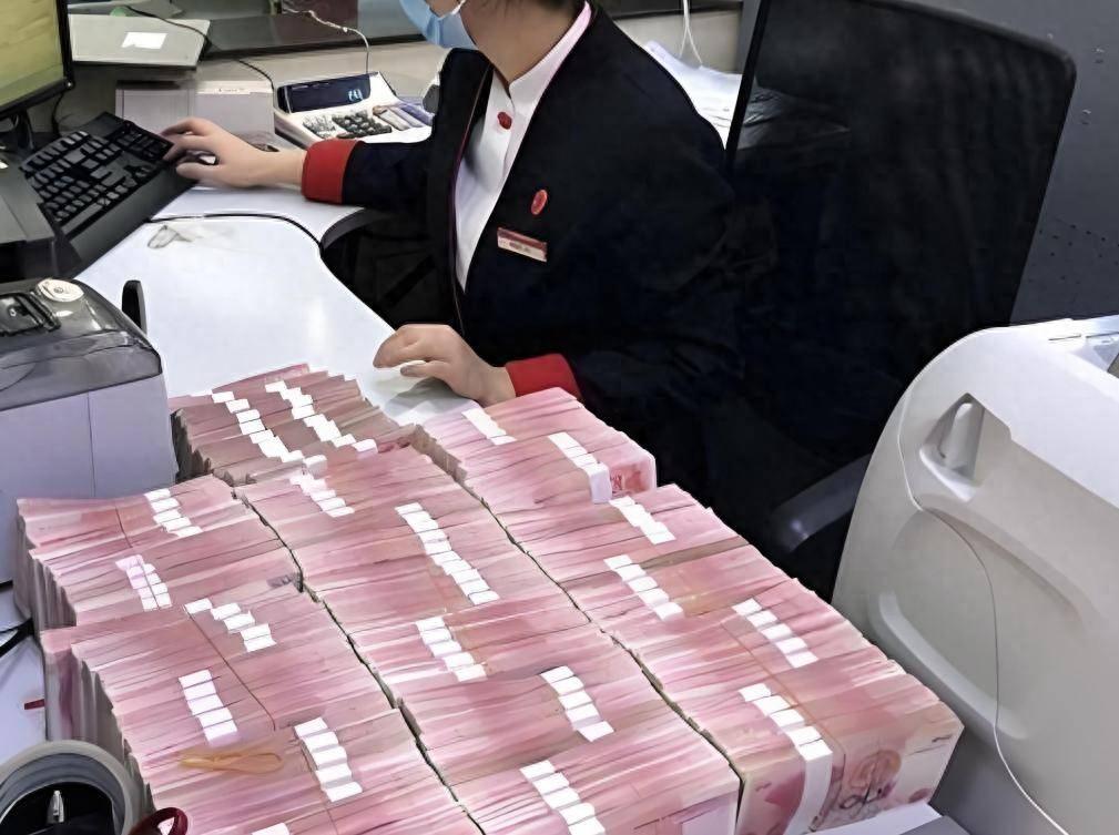 7月1日起，存款逻辑彻底变了！4月5月居民存款两连降，2万亿就这么“搬”走了2