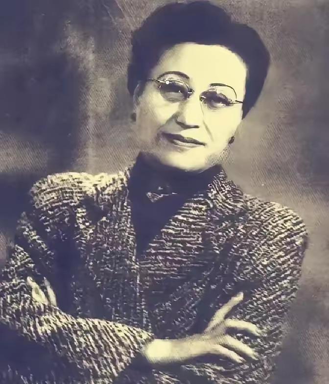 蒋介石为了和宋美龄在一起，逼迫陈洁如去美国进修5年，陈洁如不愿意，她直接回到上海