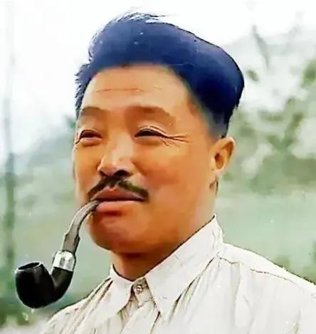 1947年7月23日，小河会议结束后，毛主席突然找到贺龙，神色凝重地说：“有句话