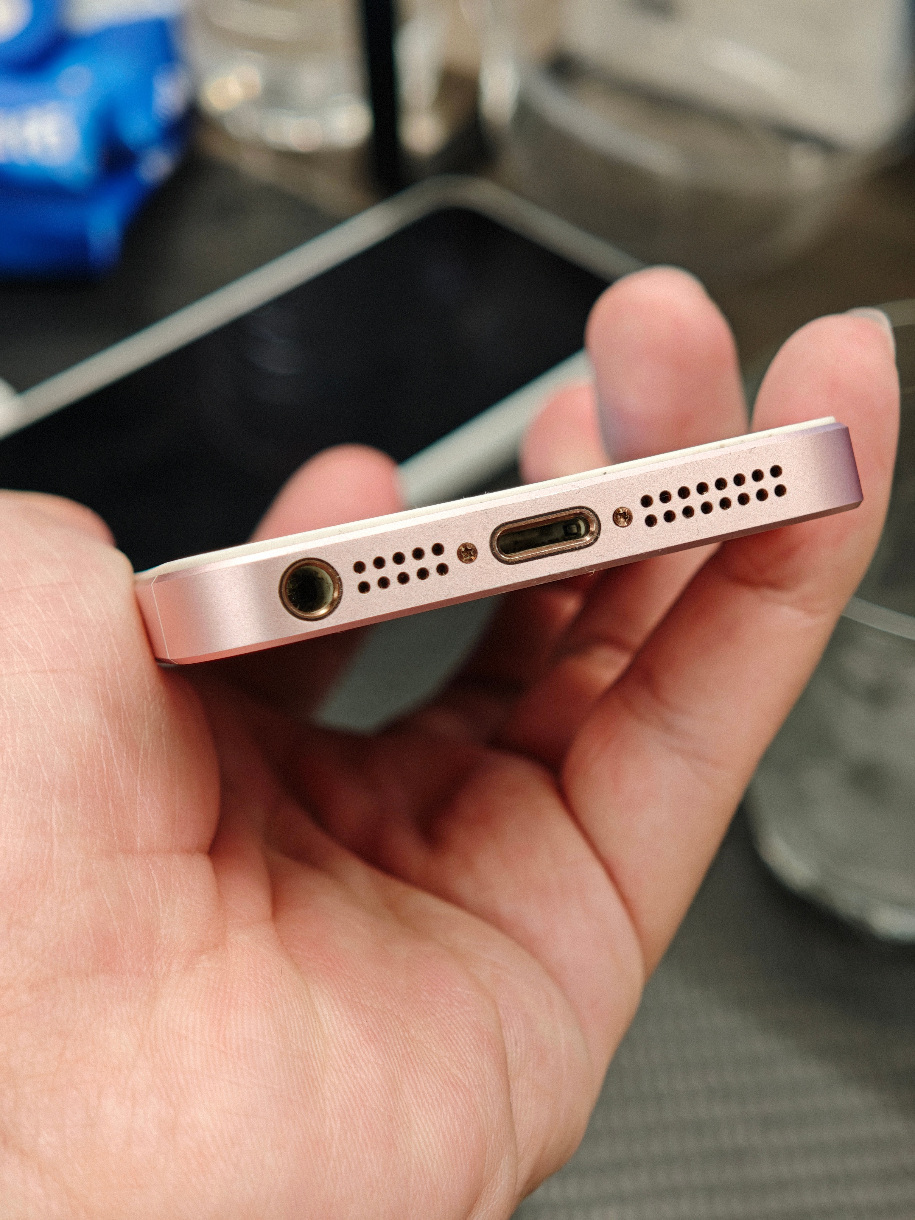 有线耳机穿搭火了有线耳机穿搭这都能火？但是问题来了，现在有几个手机还有3.5m