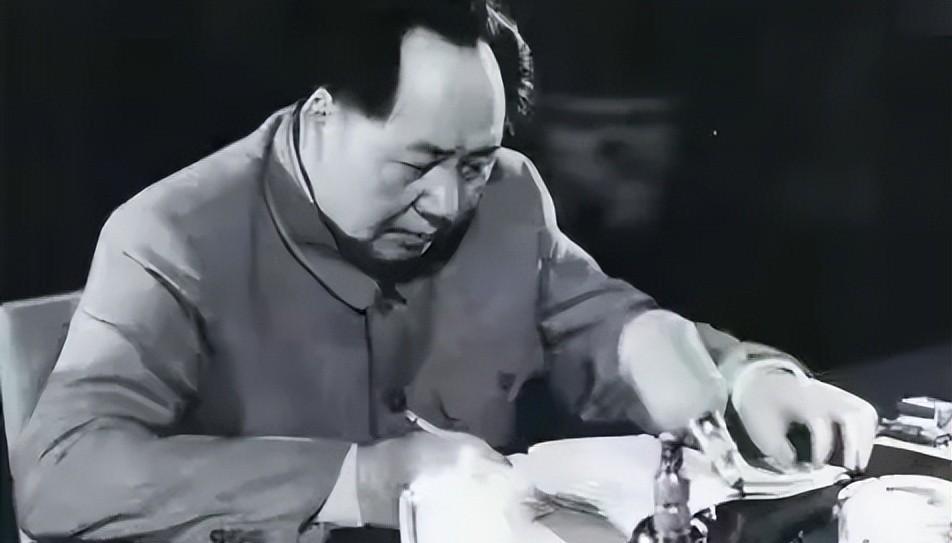 1961年，毛泽东来到杭州，在下榻的刘庄一号楼里转了一圈，突然脸色铁青，目光吓人