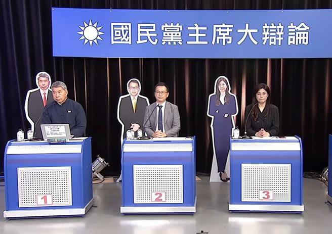4位支持率较高的参选人下午进行电视辩论，郝龙斌怯战神隐，实际只剩3人出席。不过郝