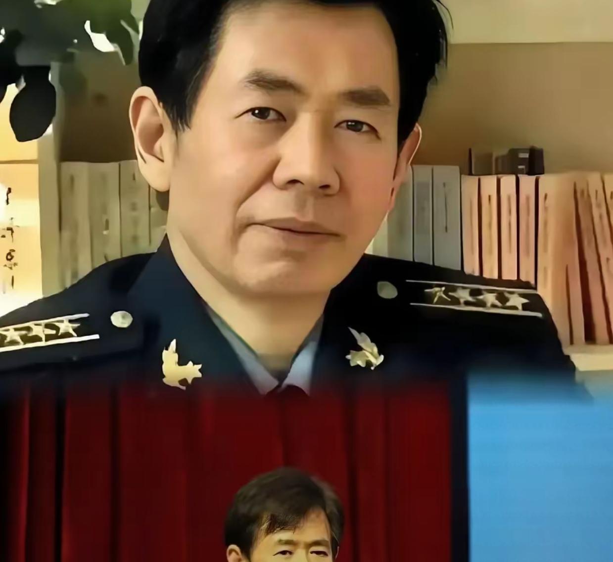 新鲜！！真是怪事年年有。一个研究打仗的军人，反倒被一帮人追着骂，说他太爱打仗。