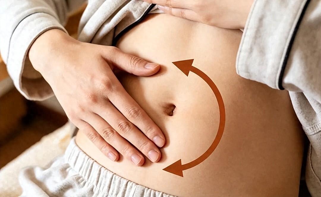 你会睡前揉腹吗？医生发现：每天睡前揉肚子，或收获4个惊喜变化一天结束，躺在床