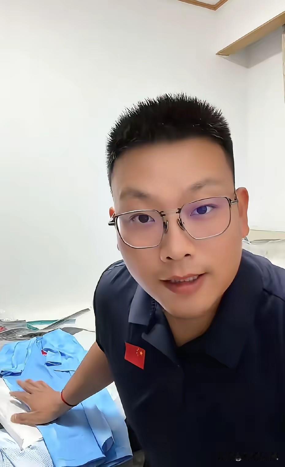 9月12日孙颖莎的体能教练翔哥在社媒晒出了亚运会装备，真没想到会有这么一大车，第