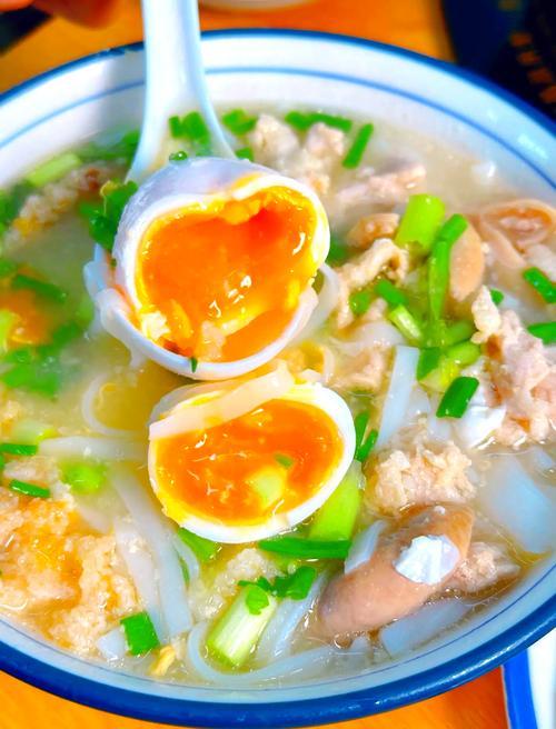海南万宁旅游，特色早餐值得打卡！万宁早餐推荐：1、后安粉，万宁早餐名片、酸辣