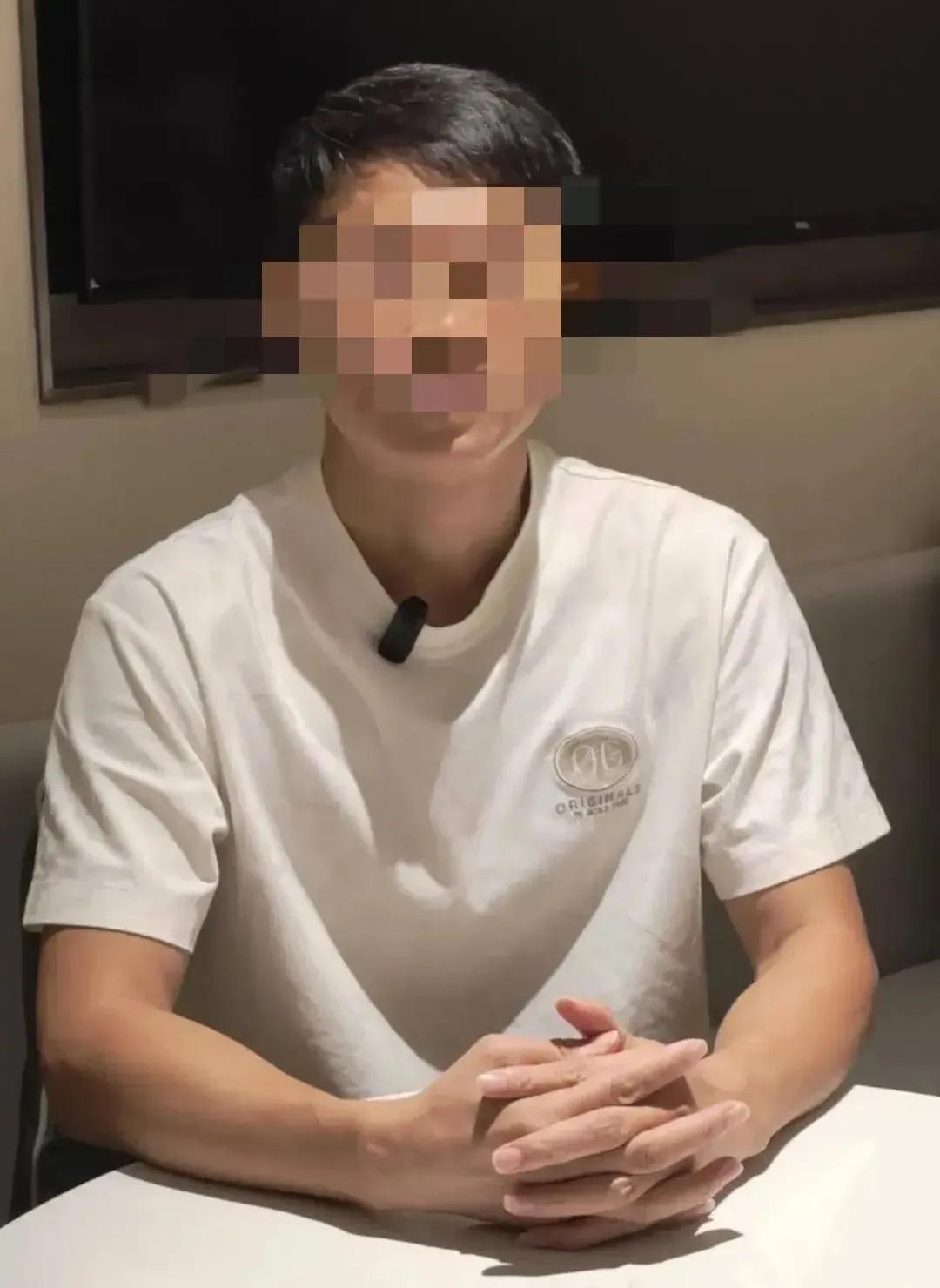 “天塌了！”广东深圳，一男子儿子22岁，女儿18岁，男子儿女双全，高兴了20多年