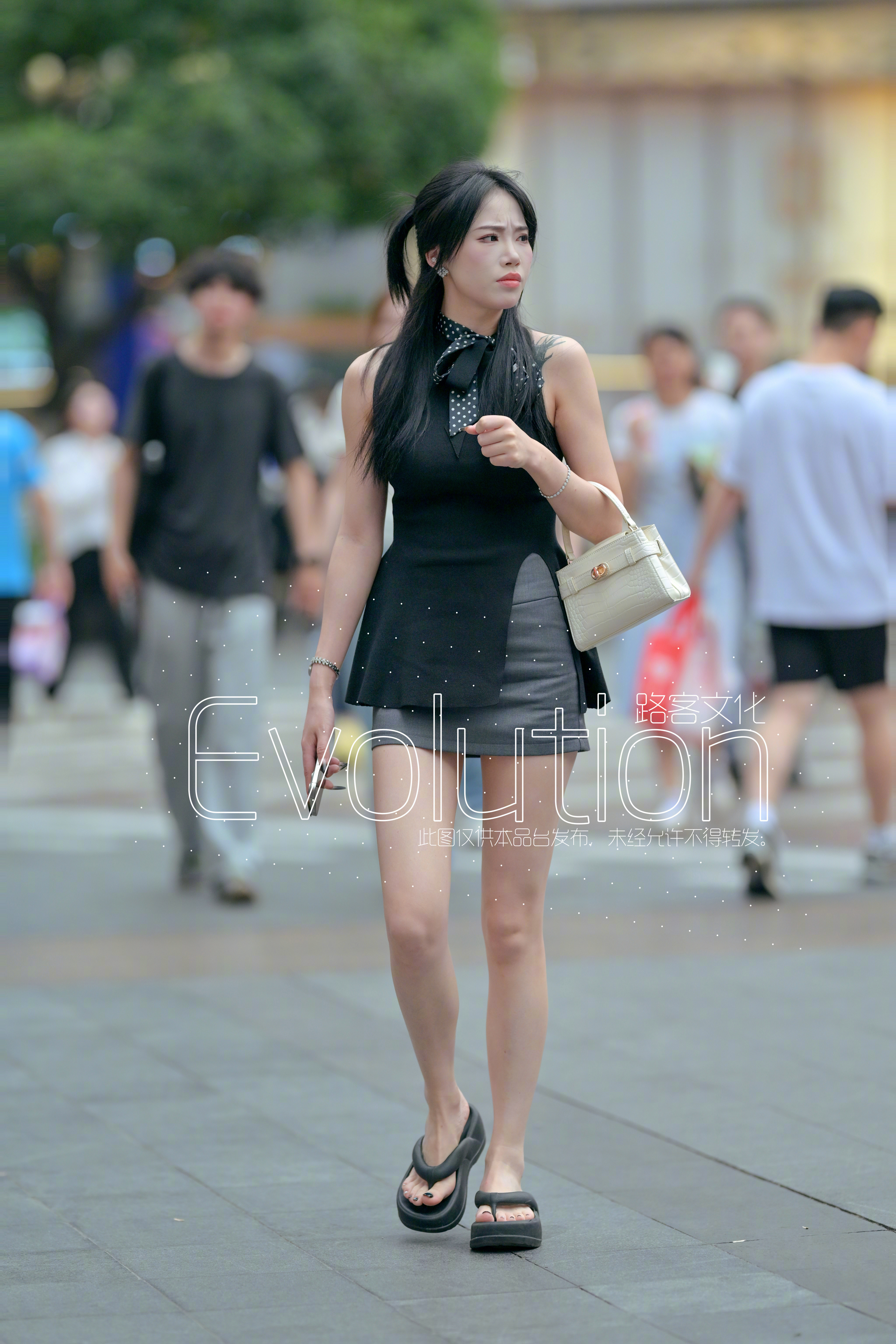 小姐姐看到什么了？​​​