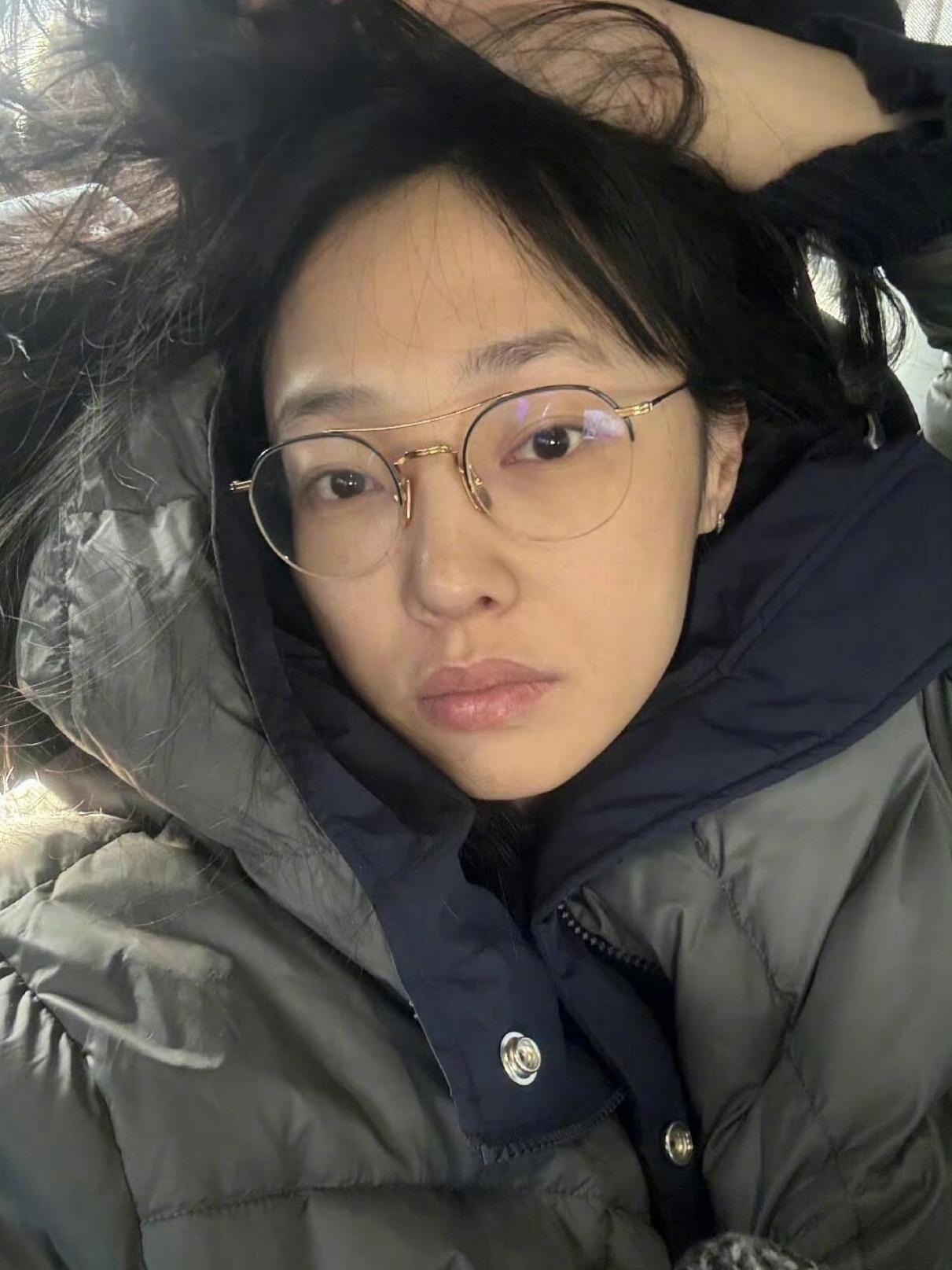 白百何素颜肤色白百何这素颜状态真的太好了，就是好久没看到白百何新作品了，就问姐还