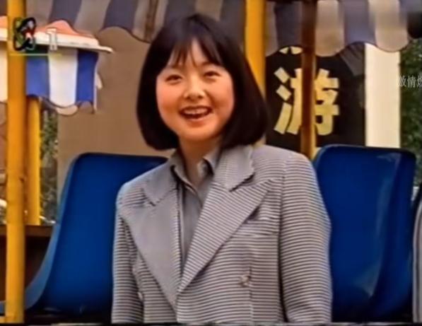 终于知道鲁豫为啥把自己弄得那么瘦了！这是1994年，鲁豫主持《艺苑风景线》时的照
