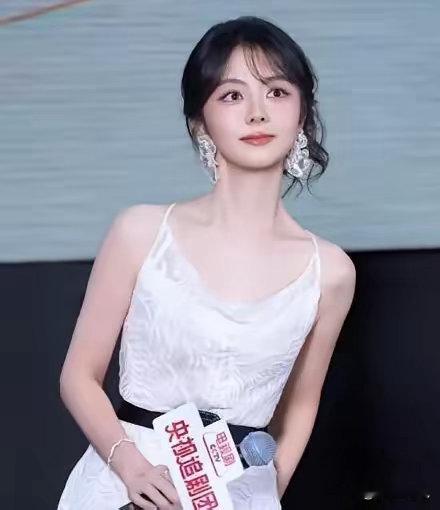 我可以接受谭松韵没结婚，也可以接受她已经36岁了，但是我不能接受，36岁的谭松韵竟然长得还和未满18