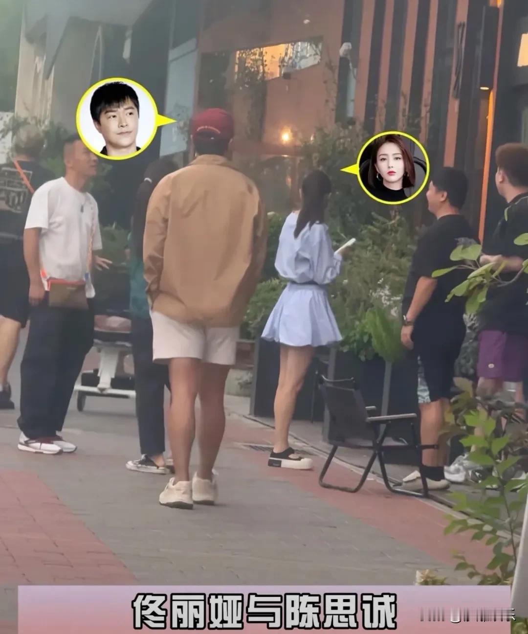 佟丽娅陈思诚，同框近照曝光！9月4日，八卦媒体曝光了一段视频——陈思诚和佟丽