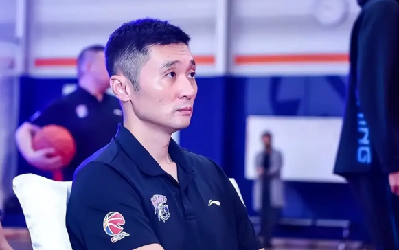 一盘散沙，新疆队发生了什么？在关键的卡位战中，新疆队79：115惨败给山东队