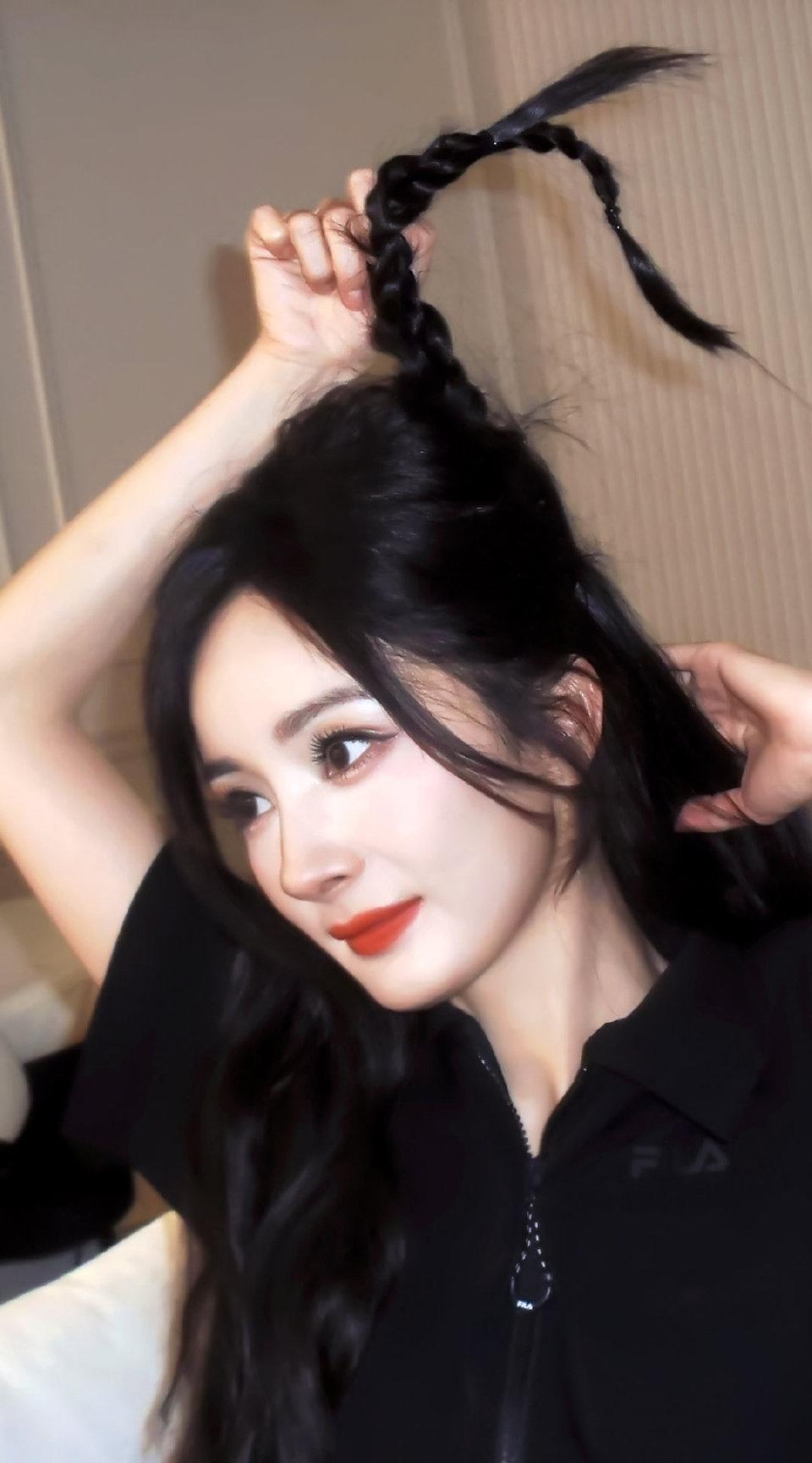 当妈必须十项全能？杨幂在央视说的这句话，让多少妈妈瞬间破防！她直接挑明：社