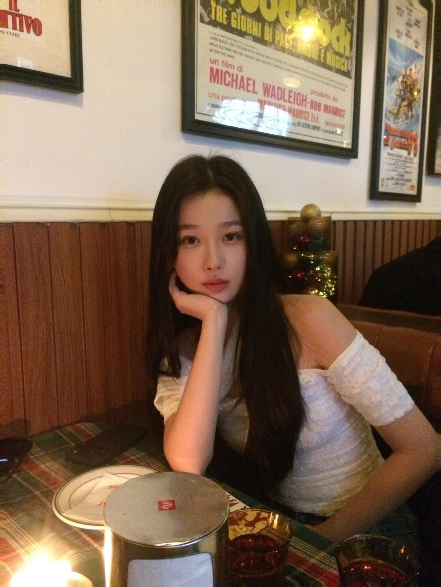 虞书欣ins更新和好姐妹一起在香港过圣诞节啦