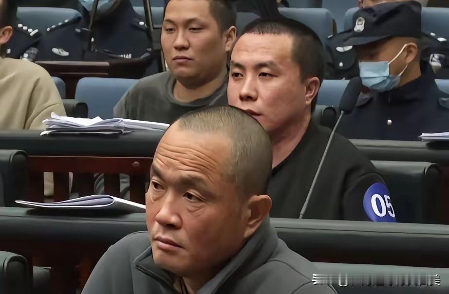 缅北明家的死刑宣判席上，11个人脸都没皱一下2025年9月29日温州中院一