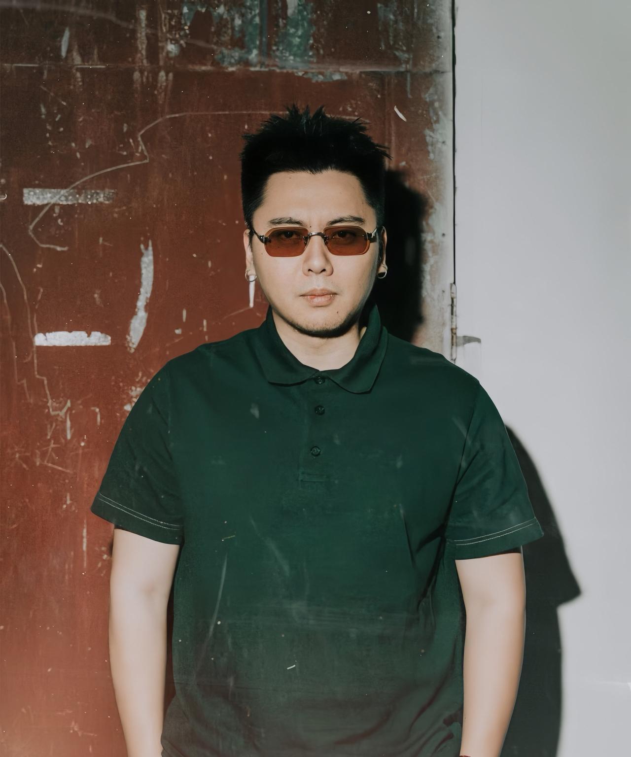 周杰伦万万想不到把他拉下神坛的不是实力派歌手林俊杰，而是名字都没听过，只凭一