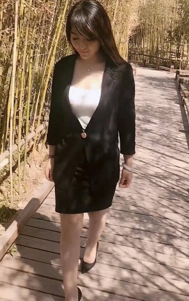笑话：丈夫在外打工，妻子想丈夫了。“呼叫老公，粮草已断，请求支援，再不支援，可能