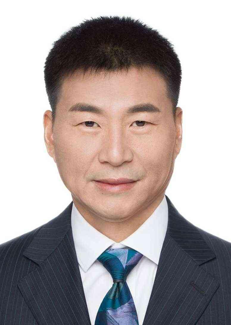 徐红星，男，汉族，1969年5月生，江苏灌云人，中国科学院院士、发展中国家科学院