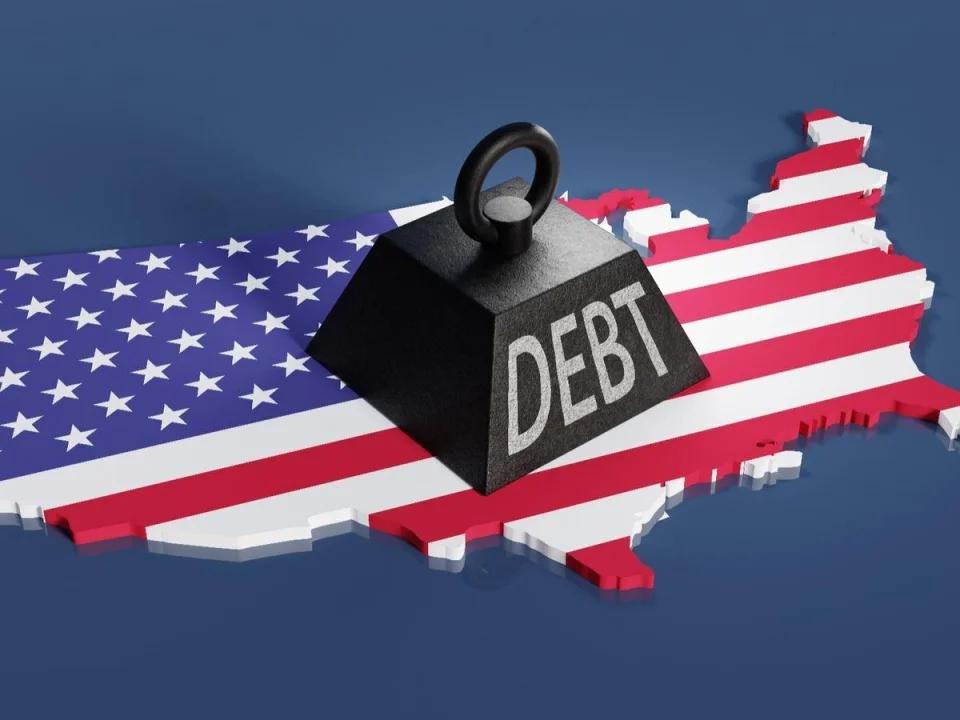 全世界都没料到，美国动作真快，没踩中东坑，反而一招洗空30万亿债！当全球目光