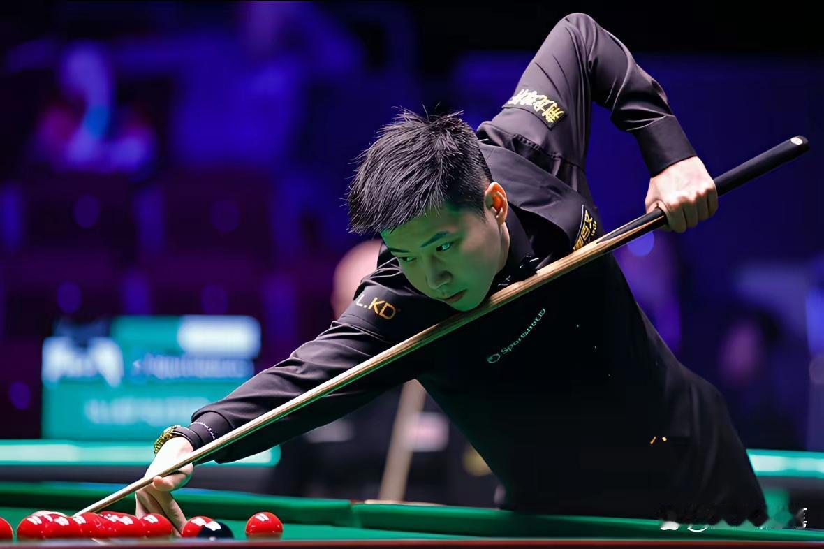 赵心童击败马克·艾伦的这场对决，其价值远超普通胜利。首先，"小钢炮"近年