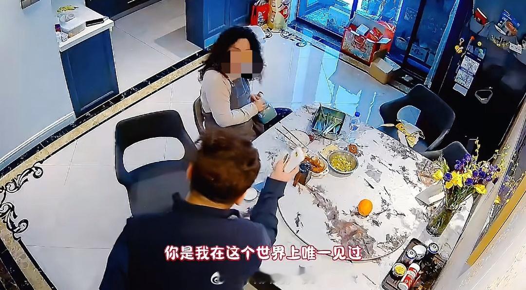 哈哈哈，用充电宝给充电宝充电