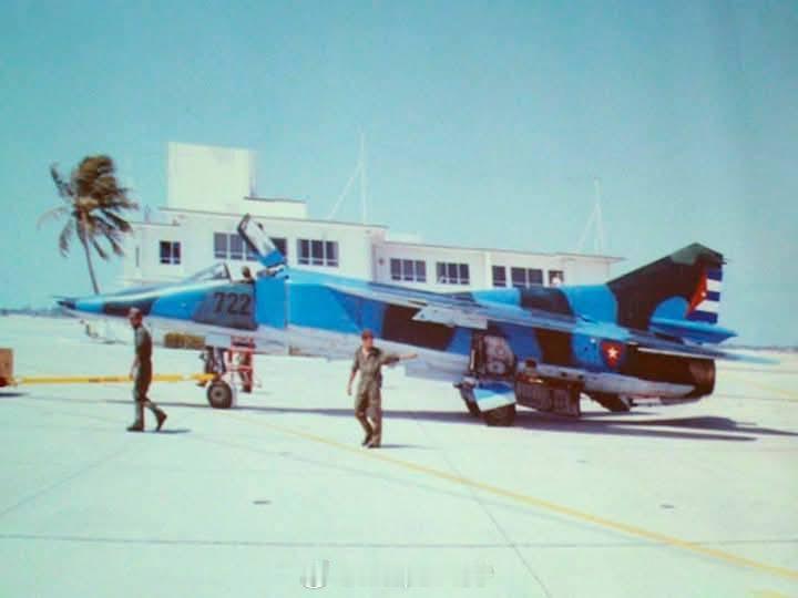 照片中的历史1991年3月20日，古巴空军少校奥雷斯特斯·洛伦佐·佩雷斯在一次