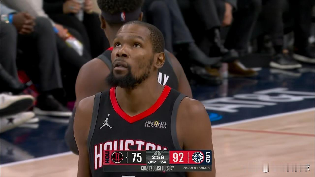 火箭当家球星杜兰特真是太会说话了！在今天火箭客场以108：128惨败于快船的赛后