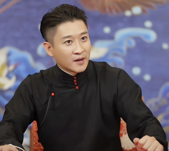 同样是被德云社清理门户，为什么曹云金和何云伟境遇不同。曹云金的火，一方面是承