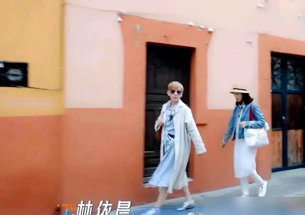 林依晨被吴君如当面问：给孩子买衣服花多少钱？她回了一句，全场都安静了。她说孩子长得快，买名牌不划算，