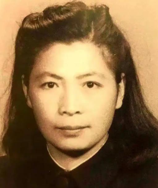 1948年，这位特工女王走进西柏坡，她拒绝了一切高位，只提了一个要求，此后三十年