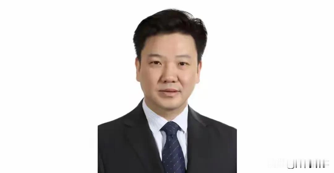 河南广电一哥“王台”接受纪委调查。简单延伸说几点认识：1）早年官运亨通，一路