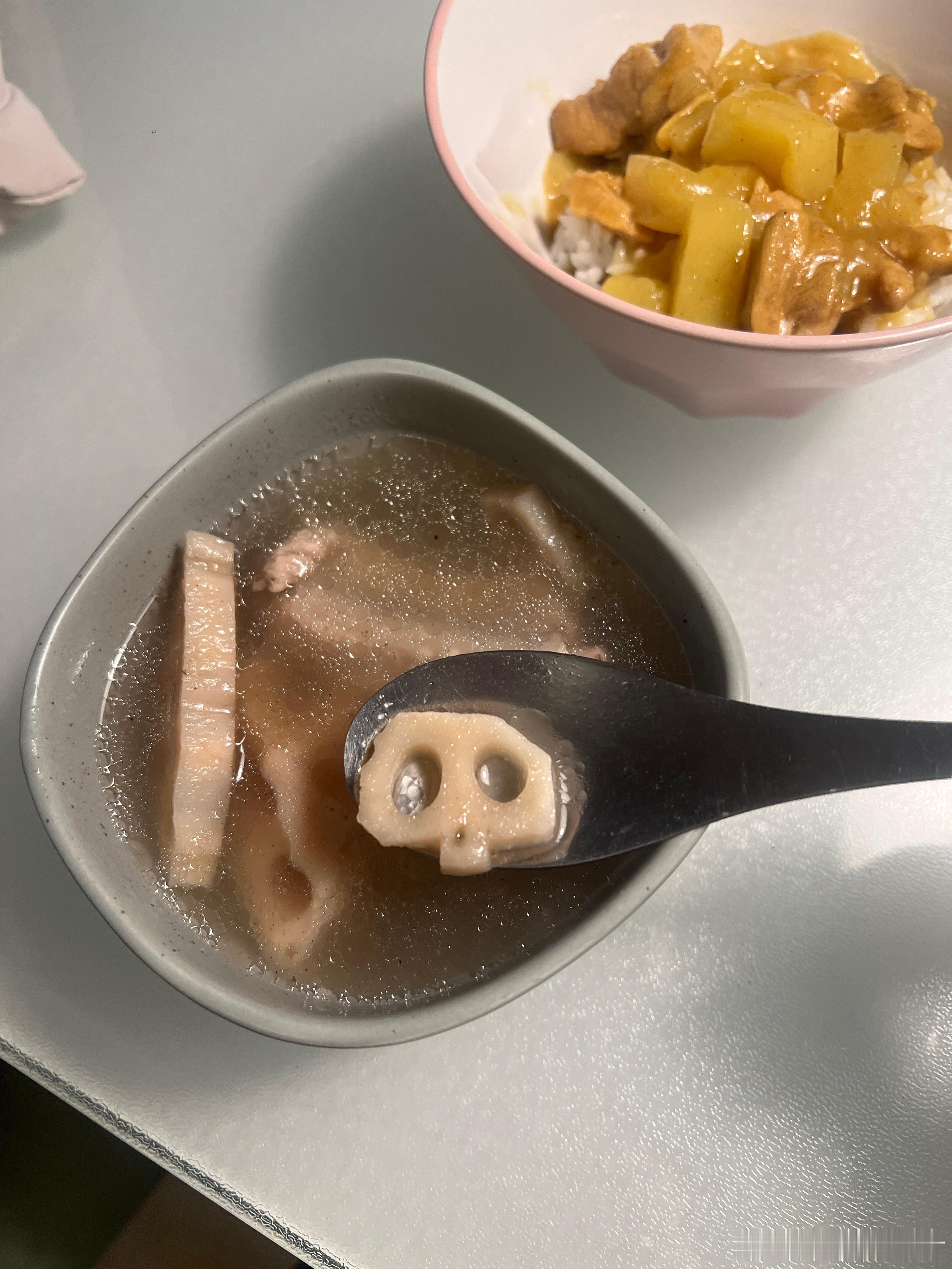 自从在卷家喝了卷妈的排骨藕汤我们全员心心念念纷纷复刻终于的排骨藕汤也来了！味道怎