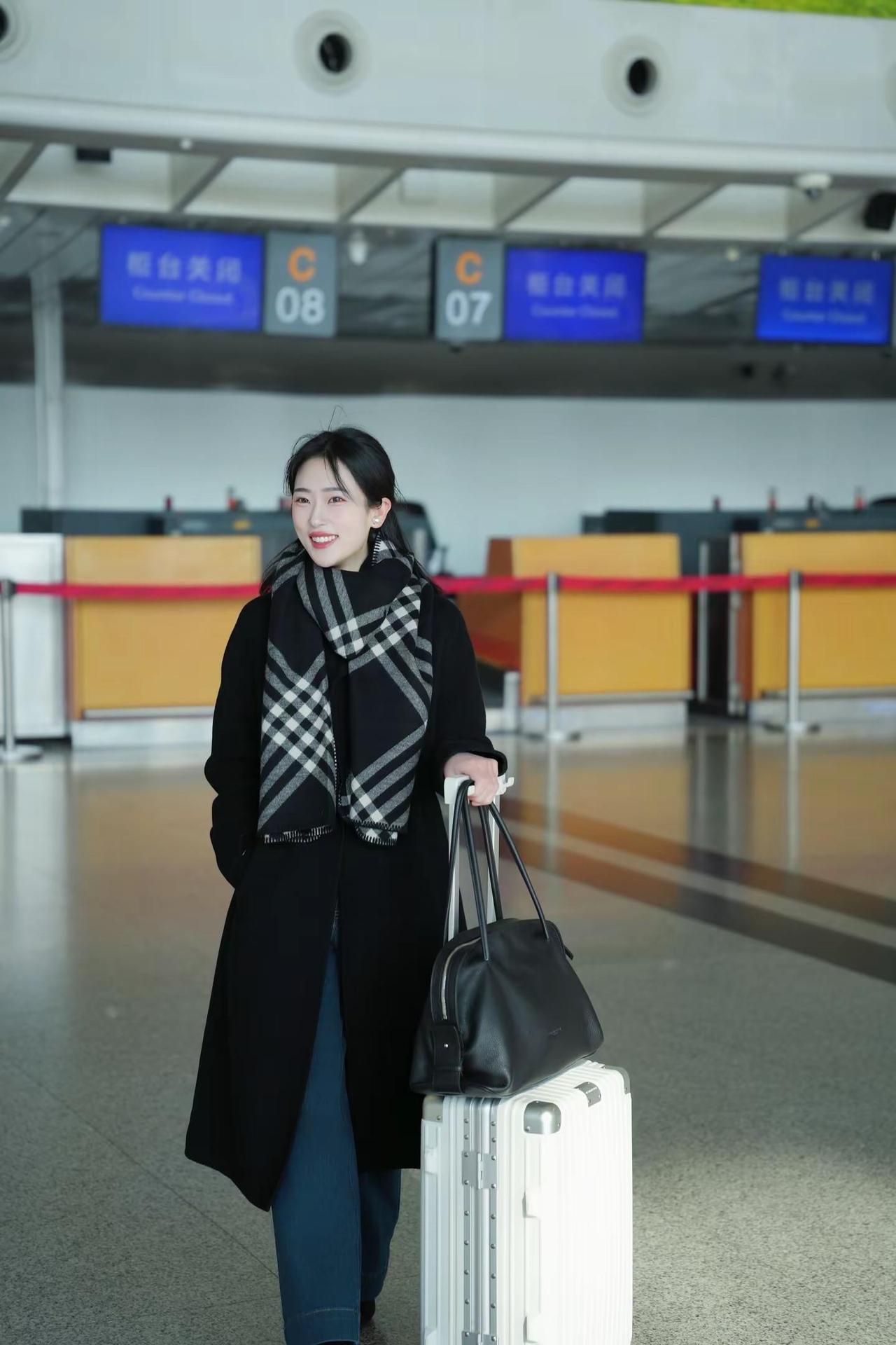 一日女明星体验卡。机场穿搭街拍