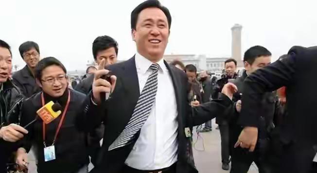 恒大清盘，令人感叹:“眼看他起高楼，眼看他宴宾客，眼看他楼塌了。”国家动真格了