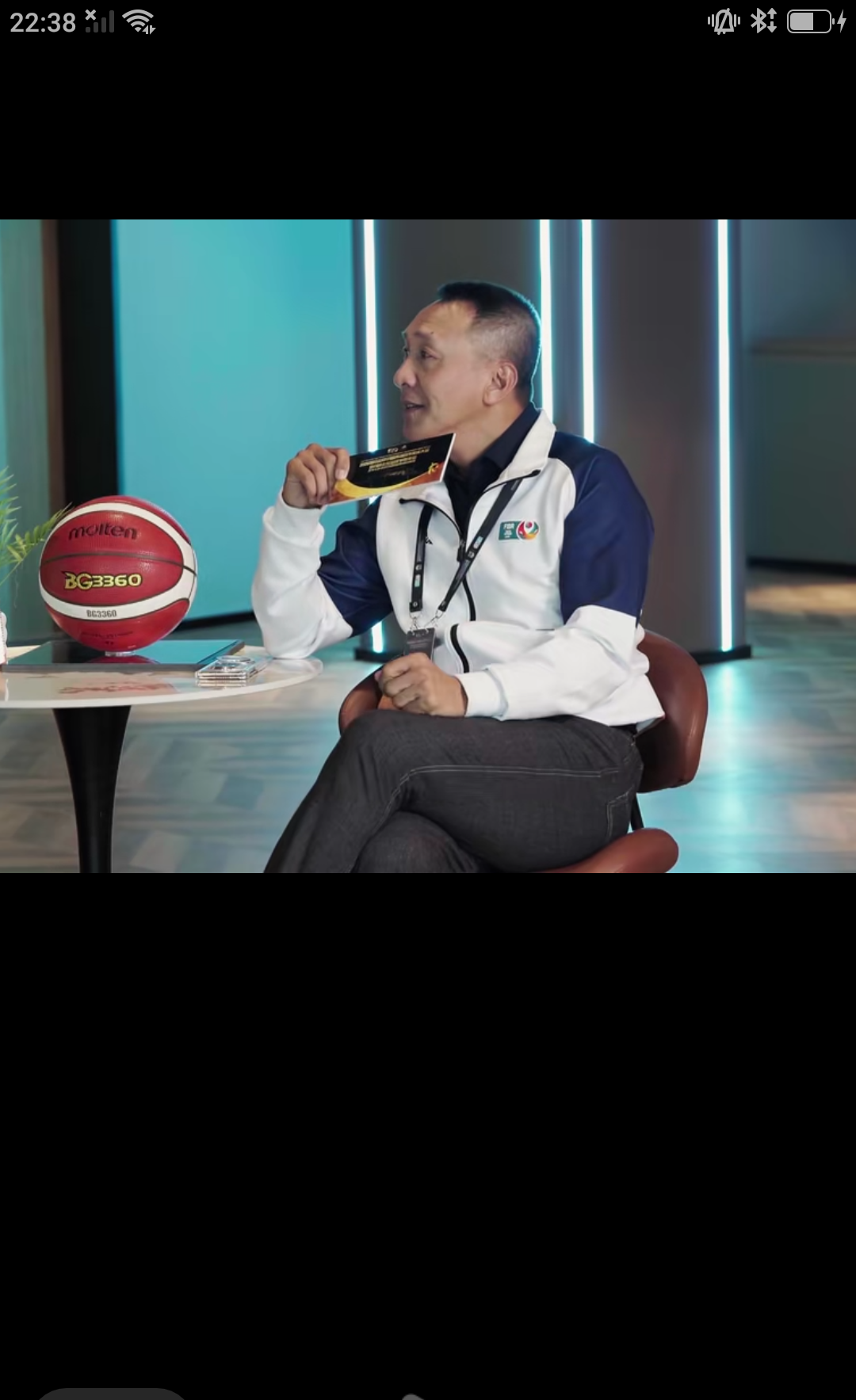 前广东男篮名将李群接受媒体采访时直言，中国篮球需要在理念上更新，否则与国际篮球越拉越大。这话不是空泛